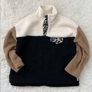 Sherpa pullover colorblock with leopard detail